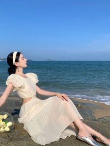 Lilian Summer 2025 เสื้อชั้นในยาวปานกลางแขนพองสไตล์วันหยุดชายหาด ทรงเอ คอตั้ง สไตล์โบฮีเมียน กระโปรงสั้น