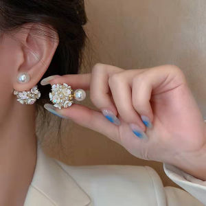 White Shell Flower Pearl Stud Earrings: An Exquisite Choice for Women