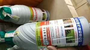 Thuốc trừ cỏ GUSSI BASTAR 200SL chai 900ml nhãn đỏChuyên Diệt cỏ MẦN TRẦU CỎ CHỈ CỎ LÁ TRE CỎ ĐUÔI PHỤNGVật Tư Nông Nghiệp AgriHG