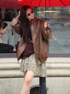 แจ็คเก็ตหนัง PU สีน้ำตาล คอตั้ง แจ็คเก็ตมอเตอร์ไซค์สไตล์อเมริกันย้อนยุค ฤดูใบไม้ร่วง 2025 ใหม่ แจ็คเก็ตมอเตอร์ไซค์อเนกประสงค์