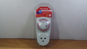 Ổ cắm hẹn giờ Điện Quang ĐQ ESK MT03 WR13 điều chỉnh cơ 1 lỗ 3 chấu trắng-đỏ