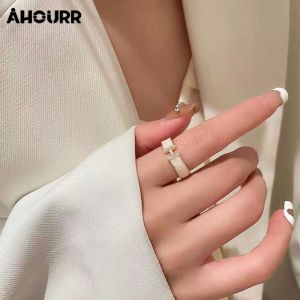 AHOURR แหวนตัวอักษรทอง H หรูหราเครื่องประดับแฟชั่นเกาหลีสำหรับผู้หญิง