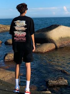 เสื้อยืดแขนสั้นคอกลมผ้าฝ้ายแท้สไตล์อเมริกันสำหรับผู้ชาย ทรงหลวม สไตล์วัยรุ่น เสื้อเชิ้ตแขนสั้นแฟชั่นฤดูร้อน คอลเลกชั่นฤดูร้อน 2024