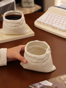 Creative coffee cups niche ceramic mugs tall and exquisite cloth bag cups design-oriented niche water cups