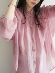 เสื้อเชิ้ตแขนสั้นป้องกันแสงแดดสีชมพูดอกไม้ลายดอกไม้สไตล์เกาหลีสำหรับผู้หญิงในฤดูใบไม้ผลิและฤดูร้อน ทรงปกติ ผ้าไหมแท้