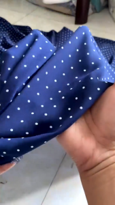 Lụa Cát Mỏng Nền Xanh Chấm Bi Trắng Nhỏ - Mỏng Vừa Không Lộ Khổ 1m48 Không Giãn - May Áo Kiểu