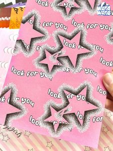 พนักงานต้อนรับผ้าอุปกรณ์สำนักงาน แผ่นสติ๊กเกอร์สติกเกอร์แบบ American Pain วัสดุกระดาษ เคสโทรศัพท์มือถือ แท่นวางเครื่องเขียน ลายการ์ตูนสุดเท่