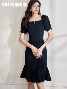 Đầm đen trơn đuôi cá cổ vuông tay ngắn