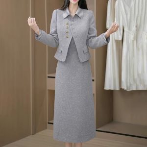 ชุดเดรสสองชิ้นสไตล์สตรีทแฟชั่นฤดูใบไม้ผลิและฤดูใบไม้ร่วงสำหรับผู้หญิง ชุดเดรสยาวปานกลางเอวสูงทรงเอแขนยาวลายทาง