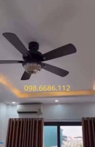 Quạt trần có đèn trang trí sải cánh 1m32 chất liệu cánh gỗ màu vân gỗ tối quạt có đèn điều khiển từ xa và hẹn giờ