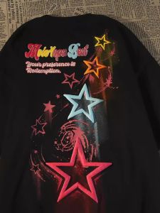 Retro Street Star พิมพ์เสื้อยืดแขนสั้นขนาดใหญ่สําหรับผู้ชายและผู้หญิงหลวมสไตล์ฮ่องกงแฟชั่นแบรนด์คู่เสื้อผ้าผ้าฝ้าย 100%