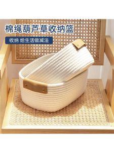 ช่องเก็บของที่ทำจากเชือกผ้าฝ้ายที่ถักสำหรับจัดระเบียบของเล่นและของกินในห้องนั่งเล่น ช่องเก็บของขนาดเล็กสำหรับจัดระเบียบในบ้าน