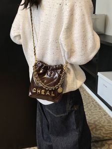 This Year's Popular Super Popular Special-Interest Design Bag 2024 New Arrival Women's Bag: Fashion Bucket Bag and Versatile Chain Messenger Bag