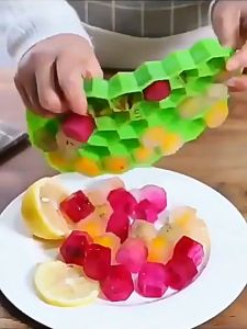 แม่พิมพ์น้ำแข็ง 37ช่อง มาพร้อมฝาปิด เกรดอาหาร กซิลิ ทนทาน ถาดน้ำแข็ง ซิลิโคนทำน้ำแข็ง