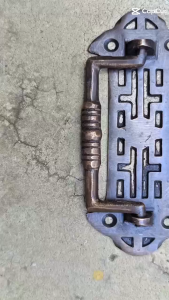 Tarikan Laci Kuningan Antik Motif Ceki