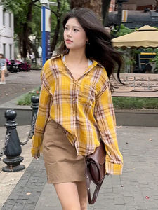 เสื้อเชิ้ตแขนยาวทรงหลวมสไตล์ย้อนยุคสไตล์อเมริกันสำหรับผู้หญิง ฤดูใบไม้ผลิ 2025 ผ้าโพลีเอสเตอร์ ปกโปโล สีพื้น กระดุม