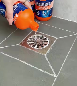 น้ำยาทำความสะอาดท่อ น้ำยาขจัดสิ่งอุดตันในท่อระบายน้ำ การทำความสะอาดท่อระบายน้ำอุดตัน การทำความสะอาดอ่างล้างจานที่อุดตัน     สามารถย่อยสลายสารอินทรีย์อุดตันทุกชนิดได้อย่างรวดเร็ว นอกจากนี้ยังสามารถฆ่าเชื้อแบคทีเรีย แมลงสาบ และปรสิตในท่อได้อีกด้วย