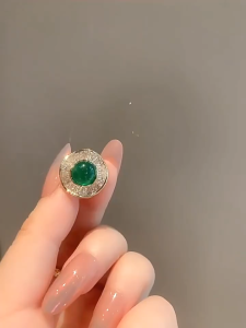 Luxury Emerald Brooch with Zircon Accents Gold Plated V-Neck Secure Pin for Day to Night Wear Versatile Statement Accessory