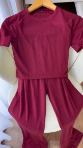 Setelan Knitted Crop Top Premium: Gaya Pesta, Santai, dan Musim Panas