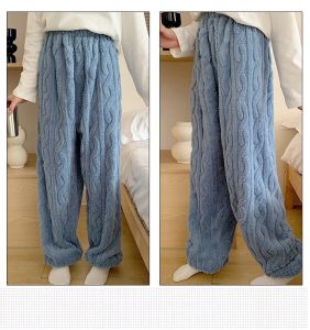 ชุดนอนผู้หญิง KT Cat ผ้าขนแกะคอตตอน แขนยาว ปกโปโล ทรงหลวม แขนยาว ฤดูใบไม้ร่วง/ฤดูหนาว ชุดนอนผ้าขนแกะ