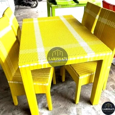 Meja Makan Rotan Sintetis 4 Kursi