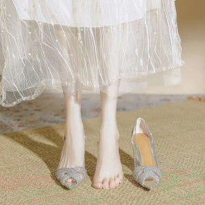 รองเท้าส้นสูงคริสตัลแบบเปิดหน้าเท้าสำหรับผู้หญิง ทรงหัวแหลม คริสตัลประดับสายรัดแบบไขว้ รองเท้าแฟชั่นสำหรับผู้หญิง