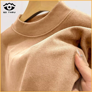 GO THRU เสื้อสเวตเตอร์แฟชั่นมีเอกลักษณ์พิมพ์ลายด้านบนคอเสื้อแขนยาวสูง