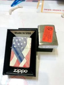 {La mã} Bật Lửa Zippo La mã mẫu Bạc Xước in sơn hoạ tiết Lá Cờ Mỹ Vỏ Đổng CÓ TEM ĐỎ