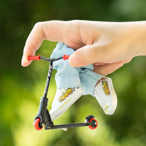 Novelty Funny Interactive Mini Finger Scooter Stunt Finger Toy Skate Skate Scooter Finger Parent-Child Interactive Holiday Gift