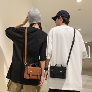 UUMIR เล็กๆน้อยๆ กระเป๋าสะพายไหล่แบบสั้น หนังพียู สีทึบทึบ กระเป๋า Crossbody แฟชั่นสำหรับผู้หญิง สไตล์พลิก กระเป๋าแมสเซนเจอร์ สำหรับผู้ชาย