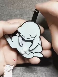 พวงกุญแจแมวไข่ ดึงเล่นจี้แมวตลกน่ารัก อุปกรณ์กระเป๋าหมุนได้การ์ตูนแมวเคล็ดลับเล่นของเล่นไข่