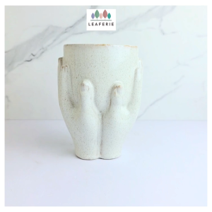 The Leaferie Hannie plant pots. Ceramic flowerpot . flowerpots . flower pot . planter . planters . Flowers
