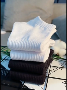 Mid-length stockings suitable for both men and women Breathable and comfortable Available in single colors such as black and white Boat-shaped stockings for casual and sports wear High-quality socks