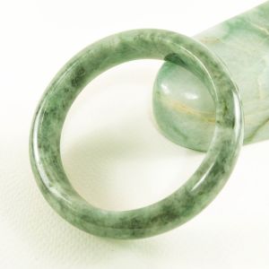 หายากกำไลวงใหญ่ กำไลข้อมือหยกแท้ทรงท้องปลิง สีเขียวเทา ขนาดวงใน 67.5 ไซส์ใหญ่ หยกพม่า ลายสวย ตามธรรมชาติ ควรค่าแก่การครอบครอง