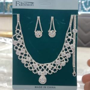 Fashionable Rhinestone Sparkling Necklace Earrings Bracelet Set Light Luxury Style High-End Jewelry Set Womens