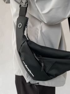 เครื่องสำอางเสริมรูปร่างคาดหน้า กระเป๋าสะพายไหล่ กันน้ำ อเนกประสงค์ หลายช่องใช้งาน (กระเป๋าคาดหน้าอกสามเหลี่ยม)