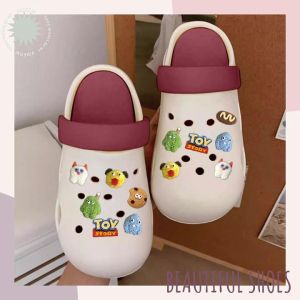 Xishop สุดค้ม รองเท้าแตะหัวโตงานแฟชั่น เอาใจสาวๆสายน่ารักด้วยทรงเรียบดูดี ยางนิ่มน้ำหนักเบา มีสีหลายแบบให้เลือก แถมฟรีชุดตัวติดให้ด้วยแล้วไม่ต้องสั่งแยก