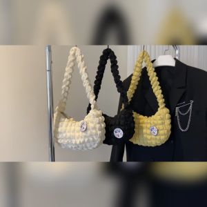 กระเป๋าสะพายหลังผู้หญิงสไตล์ผ่อนคลาย ทรงควิลท์ พร้อมหมุดเข็มขัด กระเป๋าเงินเมฆ กระเป๋าพัฟเฟอร์ 💛 จัดส่งในประเทศไทย