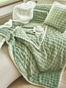 Thickened Lamb Velvet Pillow Blanket Two-In-One Office Nap Car Seat Cushion Portable Foldable Soft Cozy Polyester Fiber Square