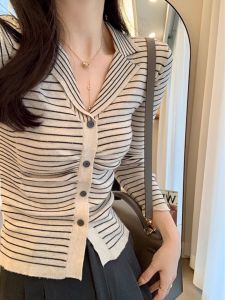 เสื้อคาร์ดิแกนถักคอโปโลทรงสลิมฟิตสำหรับผู้หญิงในฤดูร้อน เสื้อสเวตเตอร์คอวีถักขนสัตว์ เสื้อชั้นในผ้าขนสัตว์ แขนยาว ปกติ