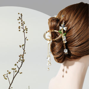 Large Pearl Tassel Hair Claw Shark Clamp Womens Fashion Accessory Elegant Hair Grips Popular Fairy Tale Style Hair Decorations