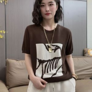 Casual High-Endพิมพ์ผ้าไหมน้ําแข็งแขนสั้นผู้หญิงเสื้อยืดฤดูร้อนใหม่ 2024 รอบคอกว้างถักเสื้อกันหนาวK-สไตล์