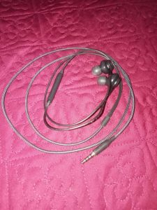 Tai nghe nhét tai akg