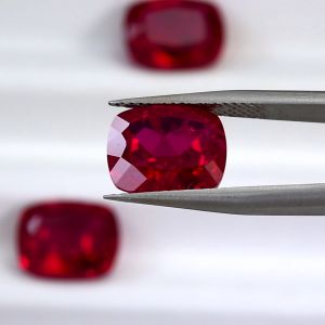 Cushion cổ cắt tự nhiên cắt phòng thí nghiệm phát triển Pigeon máu đỏ Ruby lỏng lỏng đá quý với bao gồm có thể nhìn thấy