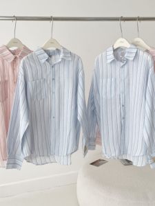 เสื้อเชิ้ตแขนยาวลายทางสีฟ้าสำหรับผู้หญิงในช่วงฤดูใบไม้ผลิและฤดูร้อน สไตล์ลำลอง หลวมๆ หวานๆ ปกเสื้อเชิ้ตแบบสวมใส่หลายชั้น