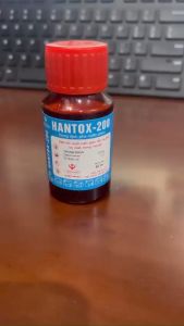 Thuốc diệt muỗi HANTOX-200 ruồi kiến gián giận ve ghẻ bọ chét mòng ma gà. Hantox tẩm bọ gà bọ chó thành phần Deltamethrin 20mg/1ml. Han Tox an toàn có thể phun trực tiếp lên vật nuôi như heo trâu bò...