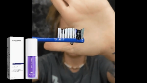 Jaysuing V34 Colour Corrector Teeth Whitening Toothpaste Purple Fresh Breath Brightening Teeth Plaque Stain Removal Deep Cleaning Reduce Yellowing Teeth Oral Hygiene Teeth Care 30ml