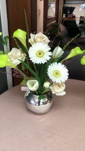 แจกันดอกไม้ประดิษฐ์ ดอกไม้พร้อมแจกันตกแต่งบ้าน แจกันดอกไม้ปลอมเหมือนจริง