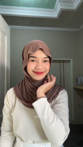 PASMINA KAOS RAYON PREMIUM BASIC / PRAKTIS DAN STYLISH / HIJAB STYLE KEKINIAN / PASHMINA KAOS RAYO Polos Basic