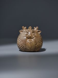 Natural Golden Silk Camphor Wood Carving Ornaments Old Material Golden Dragon Fish Handheld New Chinese Style High End Tea Pet